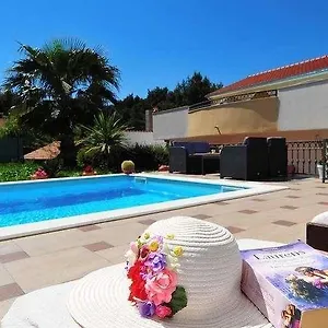  Apartment Vanilla With Heated Pool